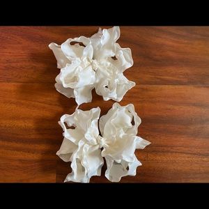 Girl’s White Ruffle Hair Bows